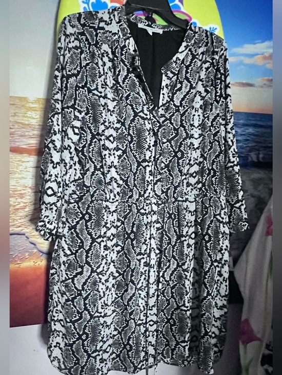 Black Rainn Dresses & Skirts - Black Rainn XL Black & White Floral Midi Dress Puff Sleeve